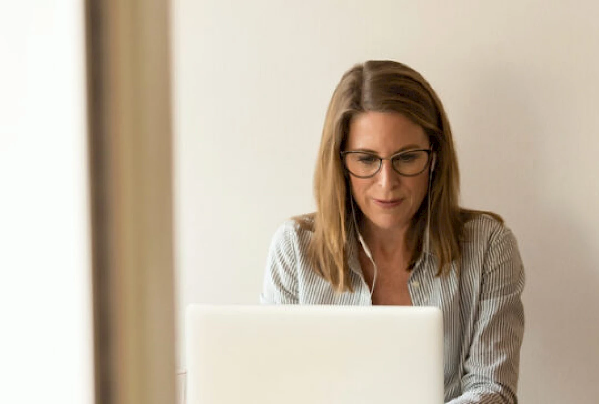 Home office se mění na hybrid. Víme, co motivuje zaměstnance pracovat více v kanceláři než z domu